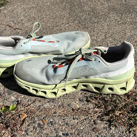 On Cloud running shoes - Picture 7 of 7